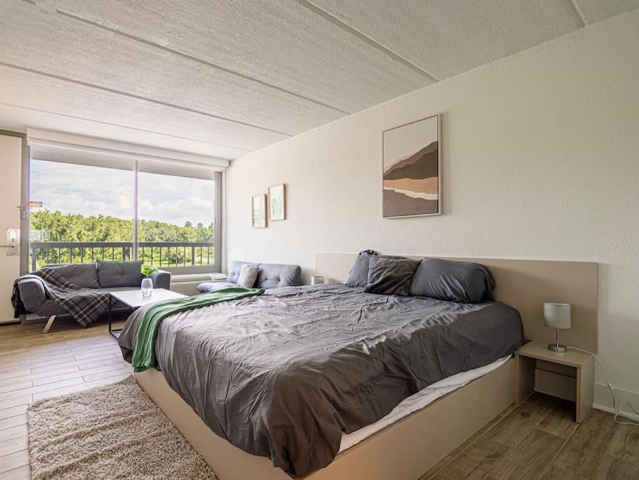 Delightful 1BR Condo Next to Disney With Lake view